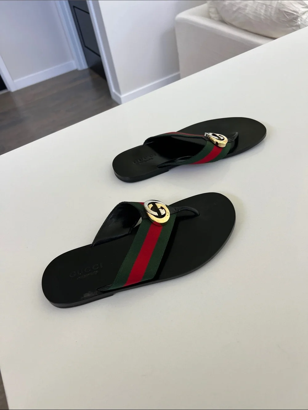 Gucci kika GG green and red stripe web black flat sandals flip flops size 6